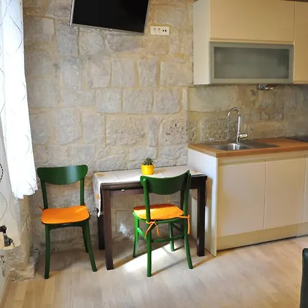 Modern In The Center * Split