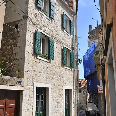 Daire Modern In The Center