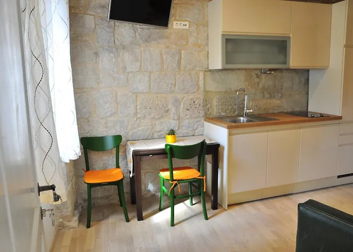 Modern In The Center * Split