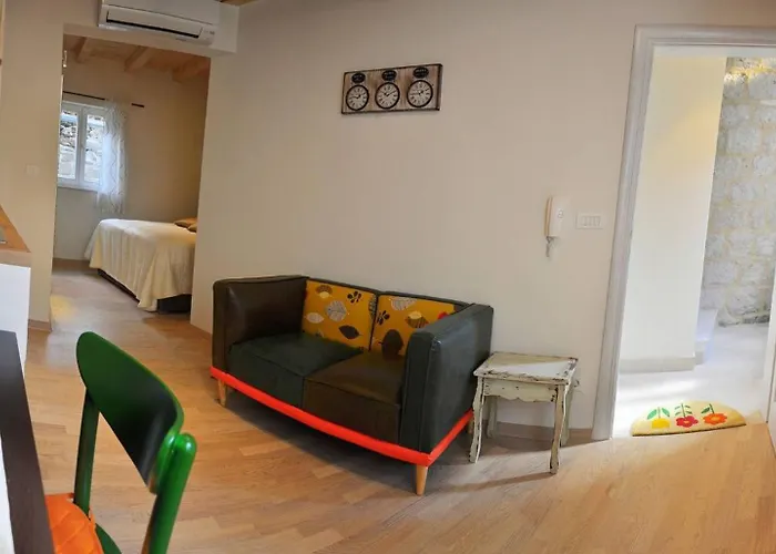 Modern In The Center Сплит