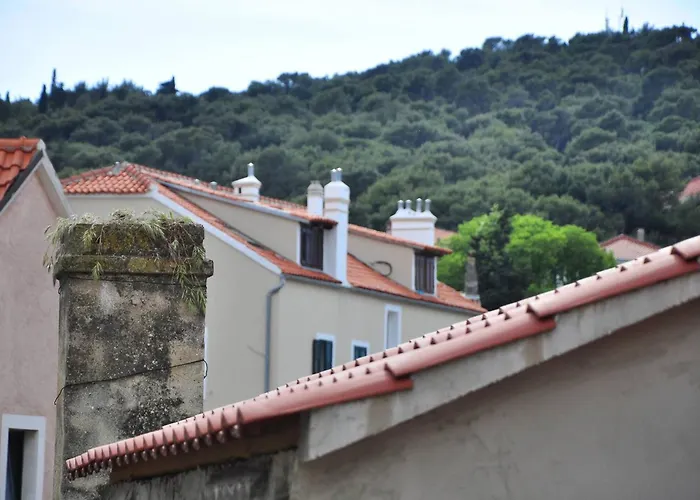 Апартаменты Modern In The Center