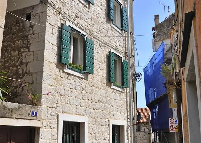 Апартаменты Modern In The Center