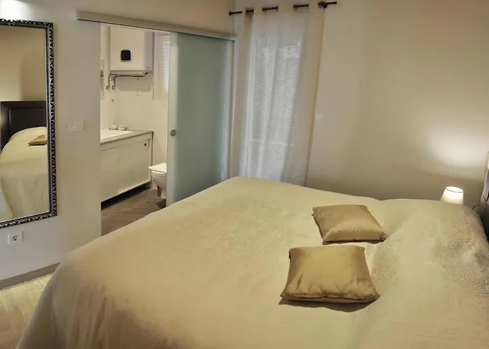 Modern In The Center *